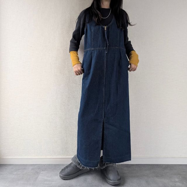 2WAYデニムジャスカと配色ニットを着たコーデ