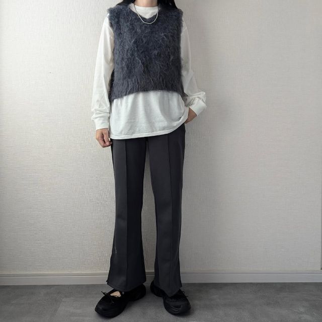 キモウニットベストESをセットで着たコーデ