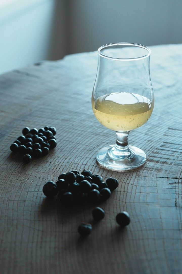 蒸留所の周辺に自生する植物を中心に、新鮮なボタニカルを使うフレッシュクラフトジン。