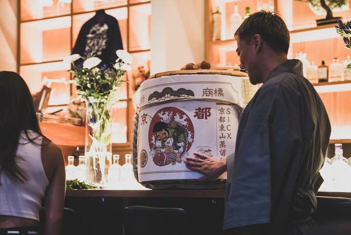 薬用酒として誕生したジンの原点に帰って、“カラダによいジン”を目指している。