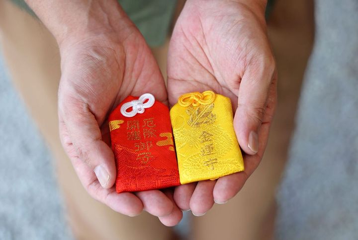 左から「厄除開運守」、「金運守」各800円