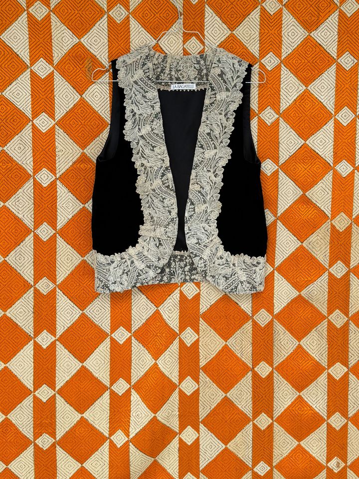 ラ バガテル 2025年春夏コレクションより。