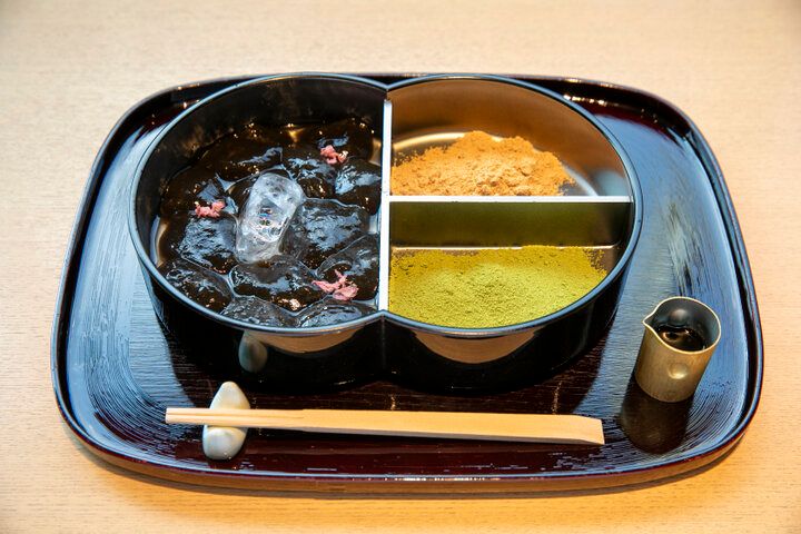 注文を受けて作る、もっちりぷるんなわらび餅が人気♪上野「廚(くりや) くろぎ」