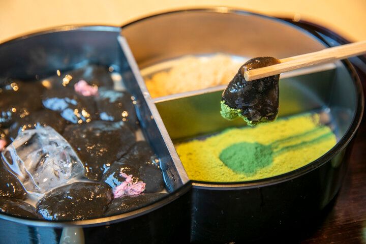 注文を受けて作る、もっちりぷるんなわらび餅が人気♪上野「廚(くりや) くろぎ」