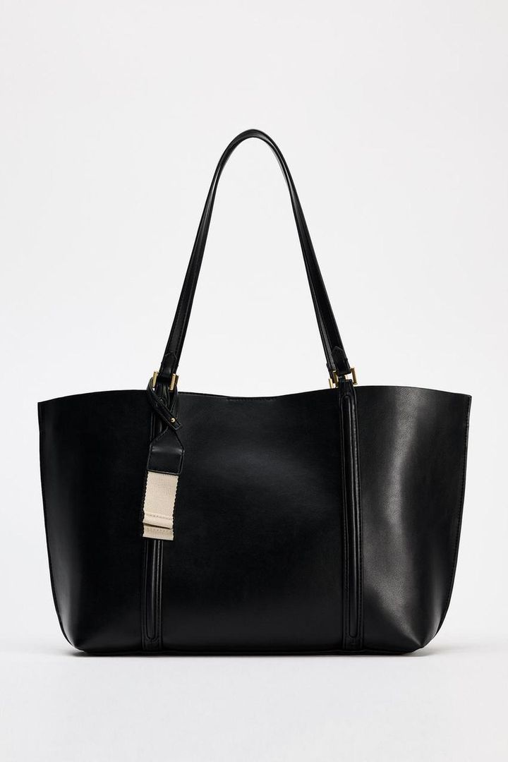 【ZARA】トートバッグ エナメル加工 ブラック | 6087/410/800 ZARA】 高見え & 大容量！「ブラックバッグ」 | TRILL【トリル】
