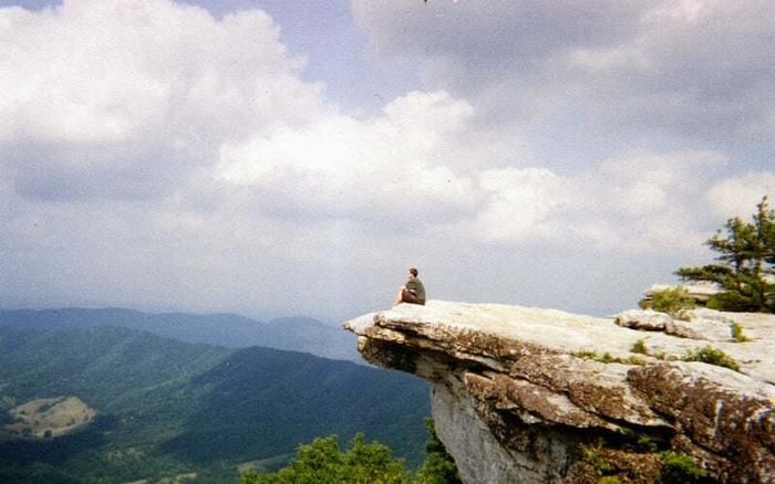 アパラチアン・トレイルの途中で景色を楽しむジョー・バレスコ氏