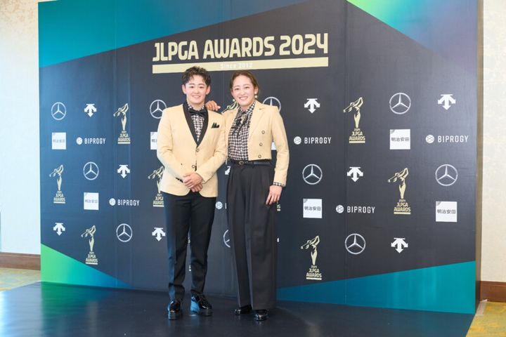 女子プロ、“美ドレス姿”で勢揃い！竹田麗央、山下美優有が登場【JLPGAアワード】