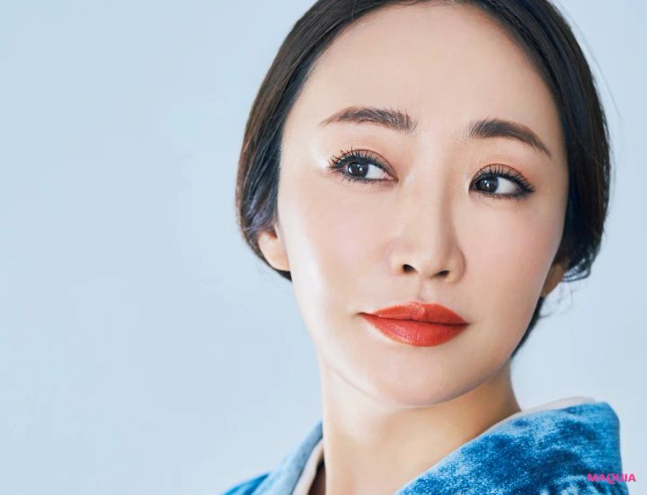 神崎 恵さんなら「デニム着物」をこう着る！ 白の半襟、足袋、草履で着崩しすぎずに_3