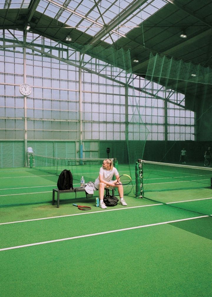 来日時にはオフタイムにテニスを楽しんだという。Photo_ Courtesy of Beggars Japan