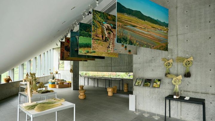 展示「米と藁。」の会場の様子