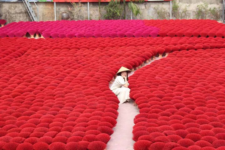 赤やピンクが多いのは、ベトナムで赤色が幸せの色とされているからだそう