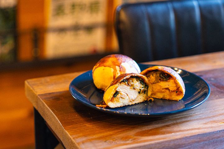 テリヤキチキンとサワークリームオニオンの見事な断面