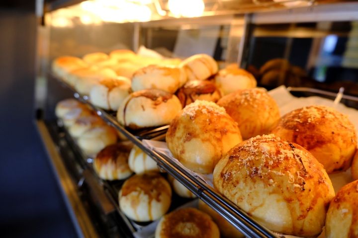 ショーケースに並ぶおやき