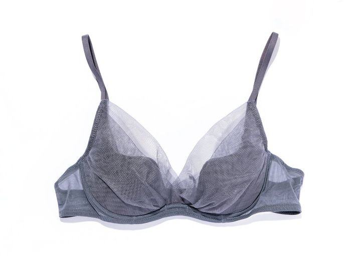 Yue（ユエ）デコルテを美しく見せる３／４カップブラ ￥15,400～