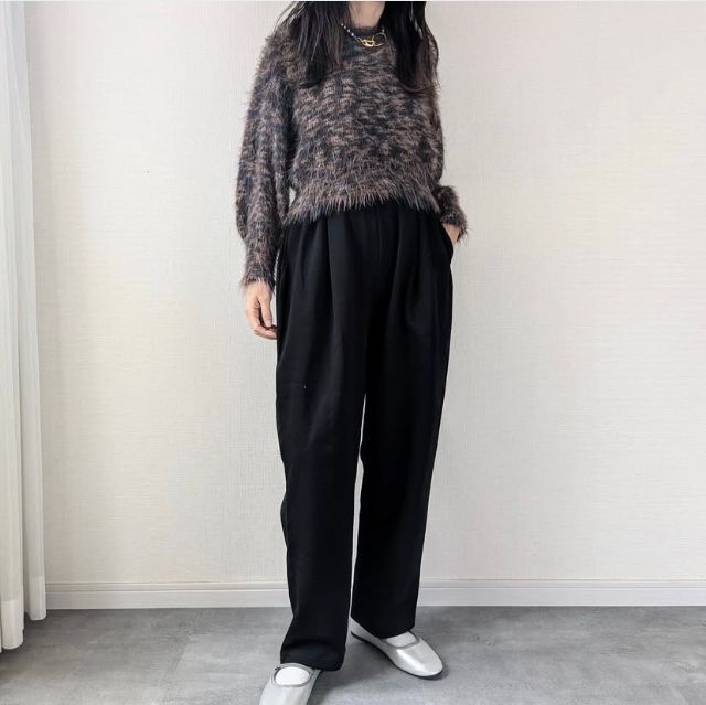 フェザークルーニット