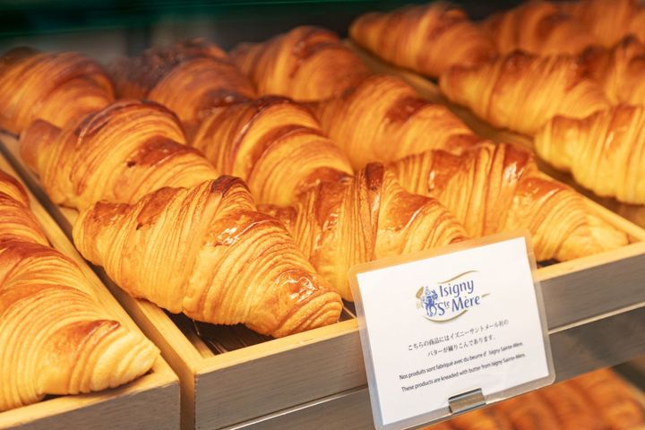 「クロワッサン」330円（イートイン）、324円（テイクアウト）