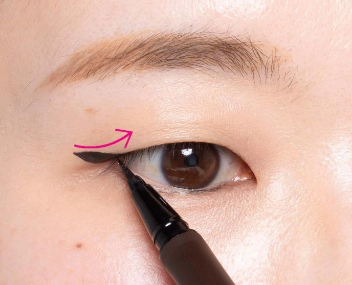 一重 アイライン アイライナー 引き方