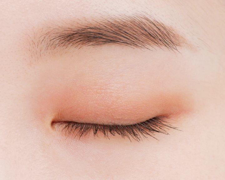 【一重メイク】マットベージュで幅広めに囲んで縦幅を拡張