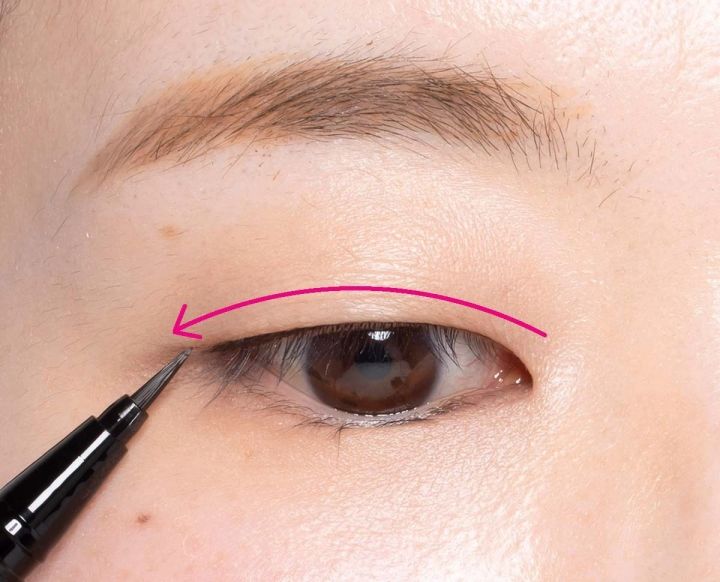 一重 アイライン アイライナー 引き方