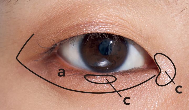 【一重メイク】苦手意識を持ちがちなピンクベージュを攻略 やり方1