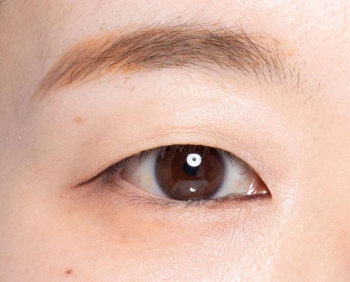 一重 アイライン アイライナー 引き方