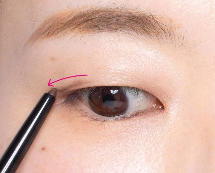 一重 アイライン アイライナー 引き方