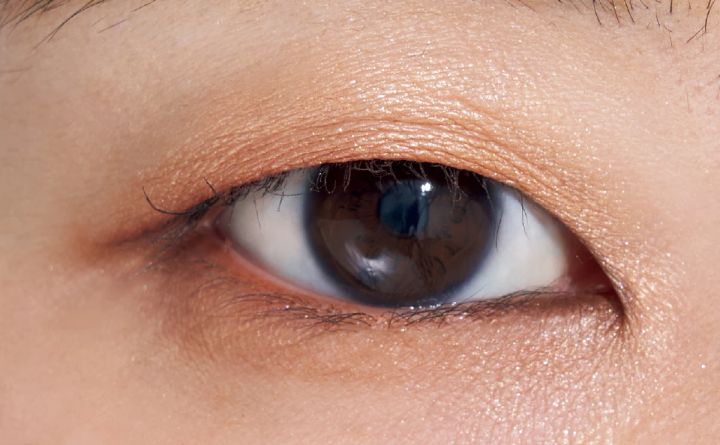 【一重メイク】切開ライン風の締め色で凛とした目力を演出