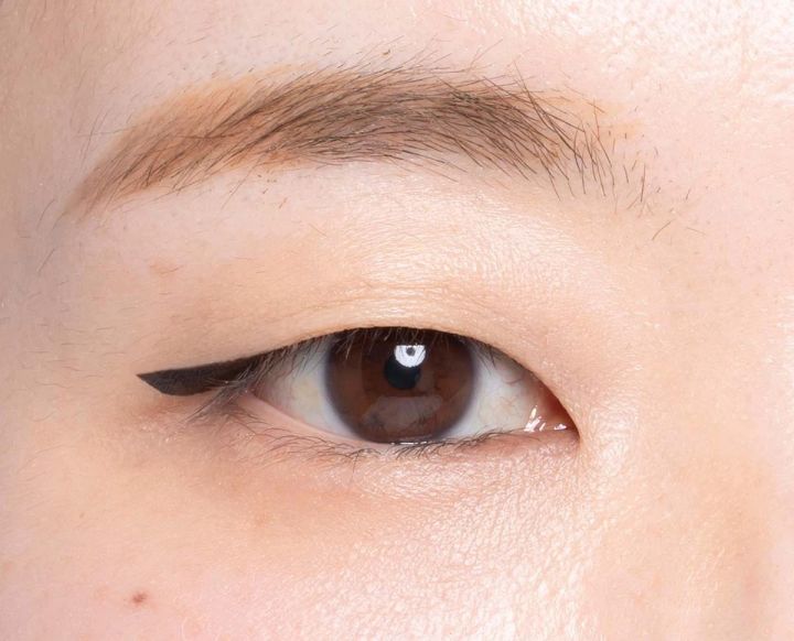一重 アイライン アイライナー 引き方