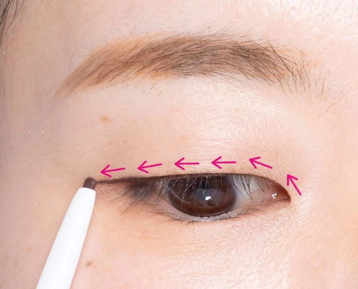 一重 アイライン アイライナー 引き方