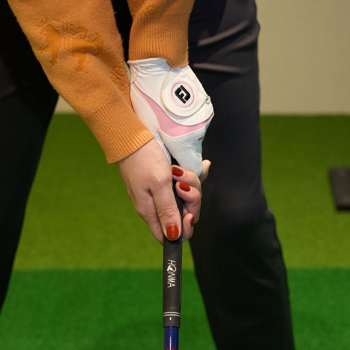 強く握るのはNG！ ミスを減らす・ヘッドスピードを上げて飛ばすグリップの握り方