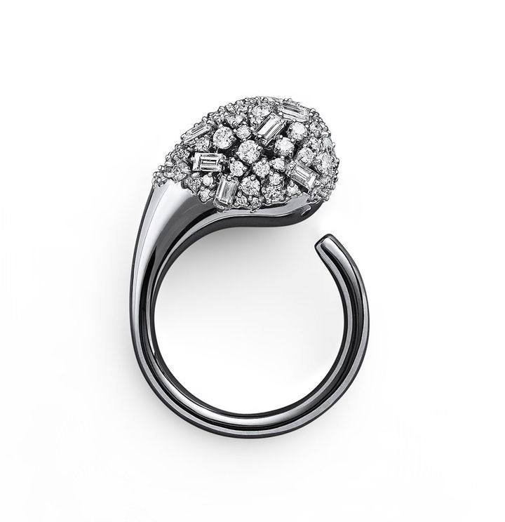 「ドロップ」リング（WG×ダイヤモンド）¥1,540,000