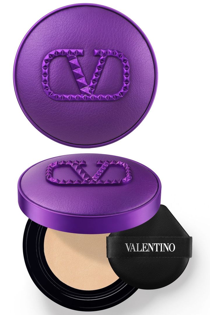 ヴァレンティノ GO クッション グロウ パープルドーズ 全2色 各￥12,980（セット価格・1月8日より限定発売）