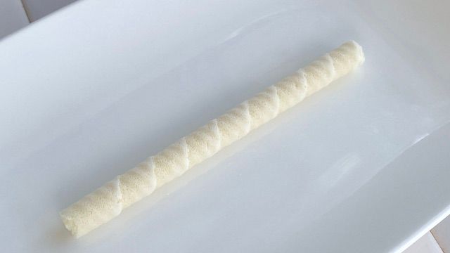 コスパよすぎ！サクサク上品な「白いピコラ ミルキー味」美しすぎる巻き