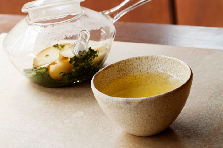 昭和レトロな雰囲気が残る空堀商店街にある、焼き芋スイーツ×日本茶カフェ「芋屋 頂 -itadaki-」