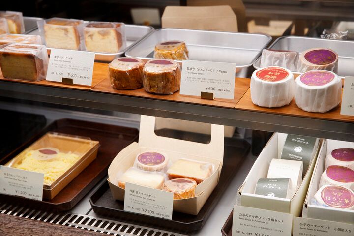 昭和レトロな雰囲気が残る空堀商店街にある、焼き芋スイーツ×日本茶カフェ「芋屋 頂 -itadaki-」