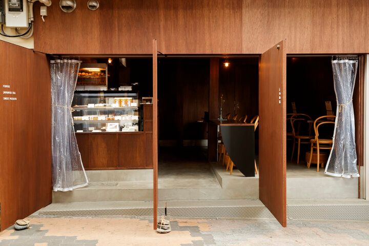 昭和レトロな雰囲気が残る空堀商店街にある、焼き芋スイーツ×日本茶カフェ「芋屋 頂 -itadaki-」