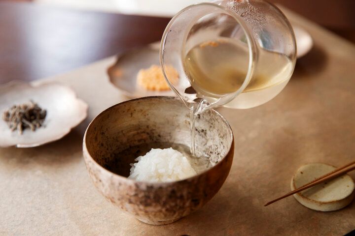 昭和レトロな雰囲気が残る空堀商店街にある、焼き芋スイーツ×日本茶カフェ「芋屋 頂 -itadaki-」