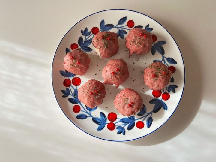 【簡単クリスマスレシピ】おもてなしにも♪ 一口ローストビーフのパリおにぎり【渡辺友美子のパリおにぎりのレシピ vol.5 〜レシピで旅するヨーロッパ〜】