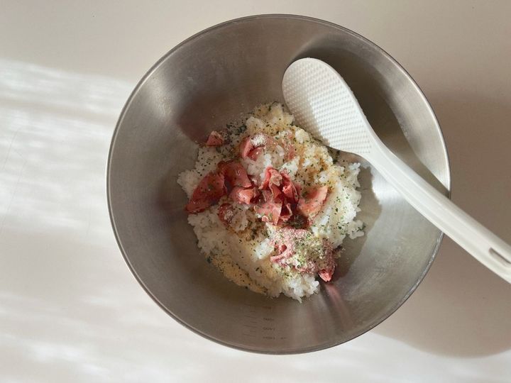 【簡単クリスマスレシピ】おもてなしにも♪ 一口ローストビーフのパリおにぎり【渡辺友美子のパリおにぎりのレシピ vol.5 〜レシピで旅するヨーロッパ〜】