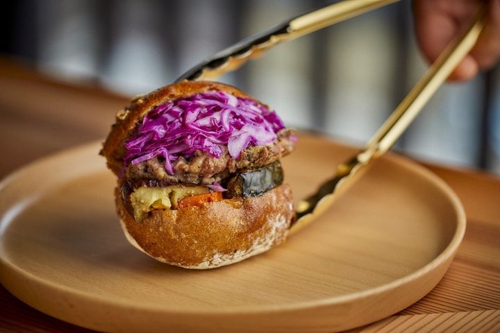 総菜パンno.1「ダコタンバーガー」518円