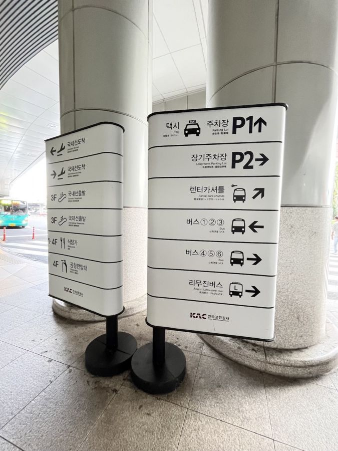 レンタカーシャトル、タクシー、市内バス、リムジンバスなどの案内