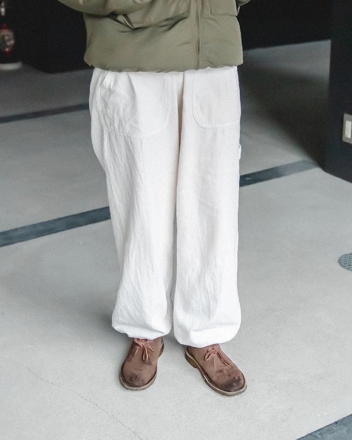 冬コーデを軽やかにする“ホワイトボトム”ルック5選。どんなアウターにも溶け込む万能カラー【TOKYO SNAP】