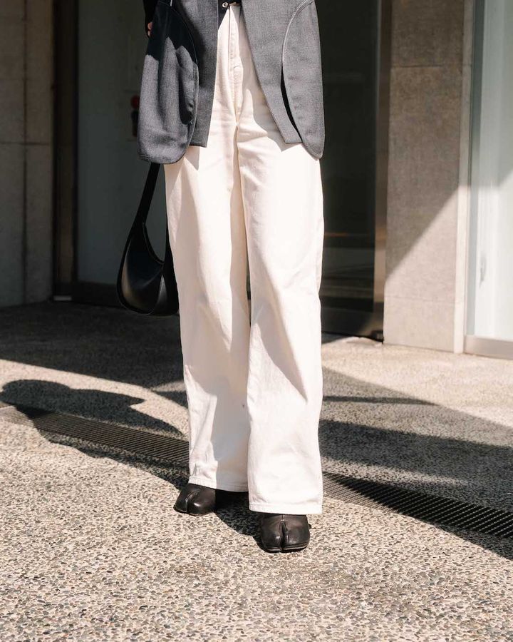 冬コーデを軽やかにする“ホワイトボトム”ルック5選。どんなアウターにも溶け込む万能カラー【TOKYO SNAP】