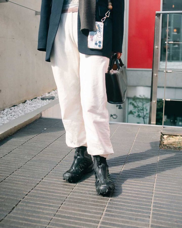 冬コーデを軽やかにする“ホワイトボトム”ルック5選。どんなアウターにも溶け込む万能カラー【TOKYO SNAP】