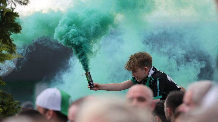 スタジアムで呼吸困難に…サポーターの行動が世界的問題として根絶へ？