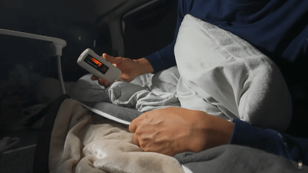 上級キャンパーが実際に検証！車中泊で使った電気はシガーソケットで回復する？結果は…