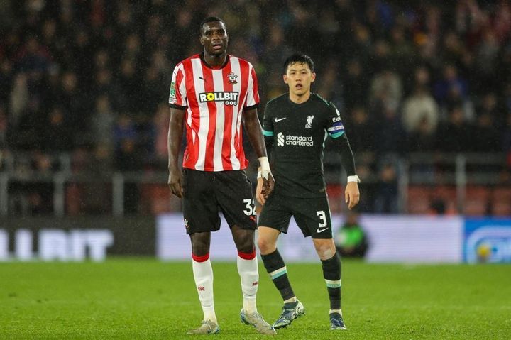 31歳日本代表主将、驚きの起用法に海外驚嘆「178cmと小さいのに201㎝巨漢FWにも苦戦せず」