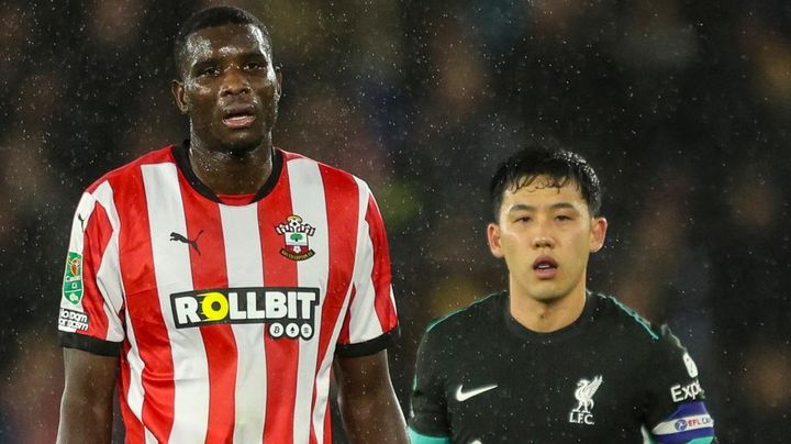 31歳日本代表主将、驚きの起用法に海外驚嘆「178cmと小さいのに201㎝巨漢FWにも苦戦せず」