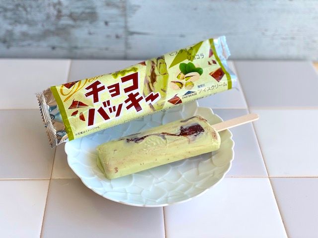 チョコバッキー ピスタチオ＆ショコラ お皿に出したところ