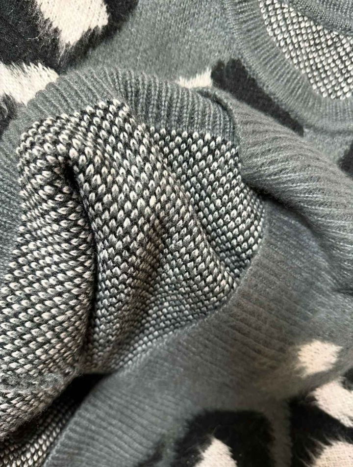 画像: 毛糸の隙間なし！ 分厚めの生地感